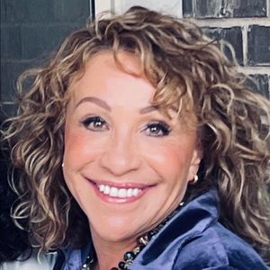 Meet your Posher, Monica